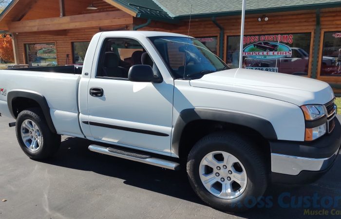 FOR SALE - 2007 Chevrolet Classic Shortbox 4x4 - $19,900