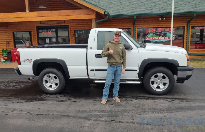 SOLD SOLD - 2007 Chevrolet Classic Shortbox 4x4